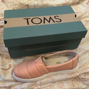 NIB Pink Toms